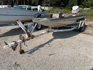 lot 16T image: 1982 Terry Boat