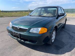lot 19D image: 2000 Mazda Protege DX - 1 OWNER - MANUAL