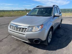 lot 17B image: 2011 Subaru Forester 2.5X Premium - 2 OWNERS - AWD