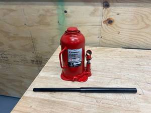 lot 171 image: Strongway 20-Ton Hydraulic Bottle Jack with Welded Base