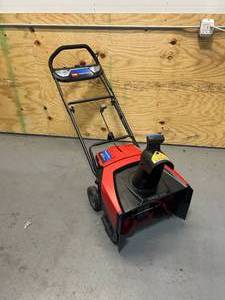 lot 21 image: TORO 21 Inch Power Clear e21 60V Snow Blower (Tool Only)