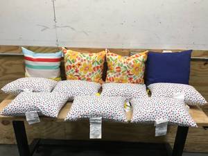 lot 128 image: Lot of Assorted Outdoor Pillows
