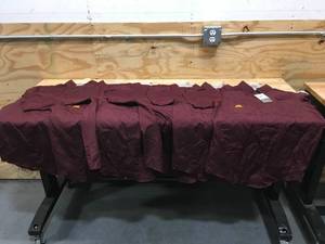 lot 130 image: Lot of 6 - Minnesota Gophers Short Sleeved Button Up Shirts