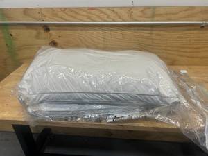 lot 180 image: Lot of 2 Pillows