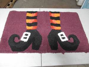 lot 33 image: 37 21.5 - Witch Feet Harvest Rug