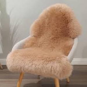 lot 42 image: 76 x 48 Sheep Skin Rug - Amazing Piece