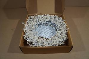 lot 7 image: 25 Christmas Wreath