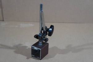 lot 22 image: Misumi MB-BV Magnetic Base Tool Holder