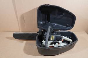 lot 79 image: Craftsman 16 Gas Chainsaw with Case
