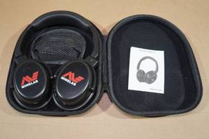 lot 87 image: Minelab Wireless Bluetooth Headphones