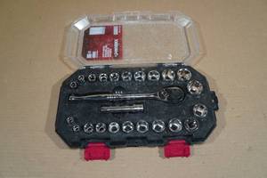 lot 93 image: Husky 24-Piece Socket and Ratchet Set