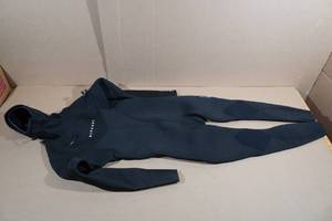 lot 104 image: Rip Curl Dawn Patrol 54 Hooded Fullsuit Wetsuit -Size Large Short