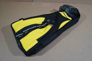 lot 128 image: US Divers Snorkel Set -Fin Size SM