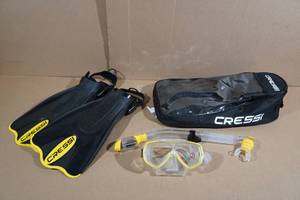 lot 129 image: Cressi Adult Palau Fin Snorkel Set -Fin Size ML