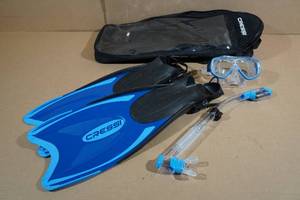 lot 130 image: Cressi Adult Palau Fin Snorkel Set -Fin Size ML