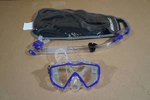 lot 133 image: Cressi Pano 3 Snorkel Set