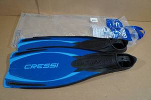 lot 136 image: Cressi Reaction Pro Diving Fins -Size 12-13