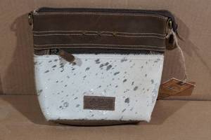lot 144 image: Sixtease Silver Leather Shoulder Bag