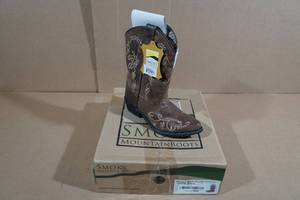 lot 156 image: Smoky Mountain Boots -Kids Size 13.5