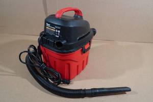 lot 164 image: Bauer 3-Gallon WetDry Vacuum