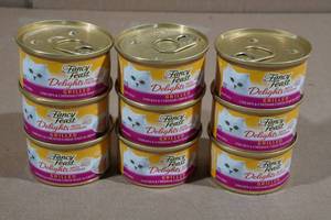 lot 198 image: 9 Fancy Feast Wet Cat Food