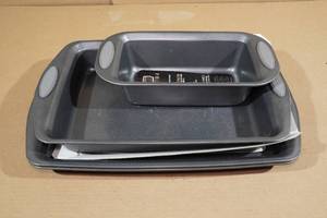 lot 203 image: Gorilla Grip 4-Piece Bakeware