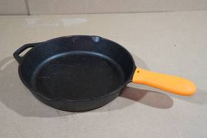lot 206 image: Lodge 10 Cast Iron Skillet