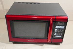 lot 232 image: Emerson Microwave Oven