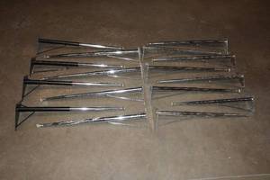 lot 239 image: 16 Adjustable Metal Table Legs