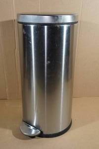 lot 250 image: Garbage Can