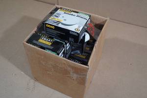 lot 281 image: 12 Smart Electrician Smoke Alarms