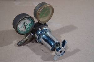 lot 289 image: Linde Gas & Oxygen Regulator