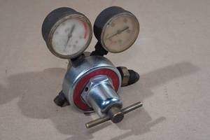lot 290 image: Harris Powr Kraft Regulator