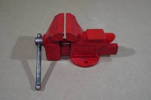 lot 297 image: Companion Bench Vise