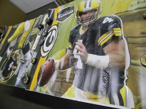 lot 59 image: LIFE-SIZE BRETT FAVRE GREEN BAY PACKERS FATHEAD - GREAT PIECE - NFL - SEE PICTURES