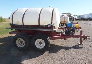 1,000 gallon poly tank on running gear, with pump and motor