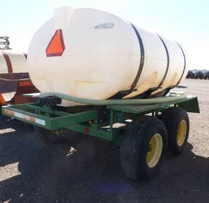 1,000 gallon poly tank on running gear, with pump and motor