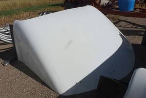 Roof Ferring off a 2020 T800 Kenworth