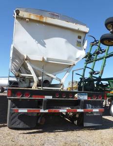 2016 Neville Trailer with fertilizergrain hopper for repair