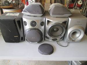 Philips and Aiwa bookshelf speakers...