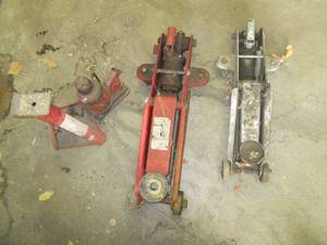 Pair of hydraulic jacks, bottle jac...