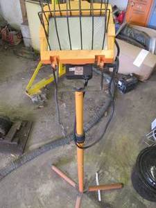 Treble light on adjustable tripod s...