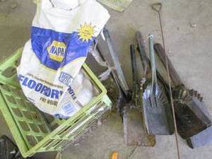 12 bag of floor dry in crate plus ...