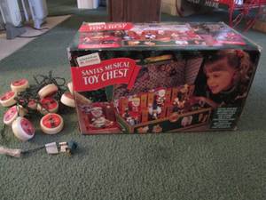 Santas Musical Toy Chest in origina...