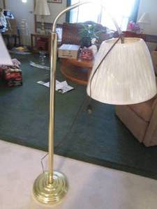Freestanding Brass tone lamp...