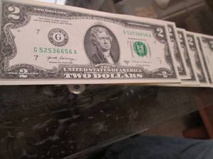 Lot of 6 $2.00 uncirculated $2.00 bills with consecutive serial numbers.