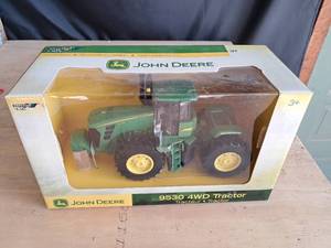 lot 9 image: Ertl John Deere 9530 4WD Tractor 132 Scale
