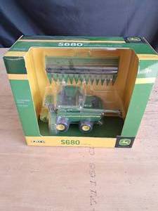 lot 12 image: Ertl John Deere S680 Combine 164 Scale