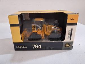 lot 29 image: Ertl John Deere 764 High Speed Dozer Prestige Series 150 Scale