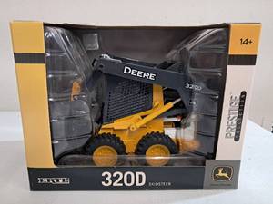 lot 32 image: Ertl John Deere 320D Skidsteer Prestige Collection 116 Scale